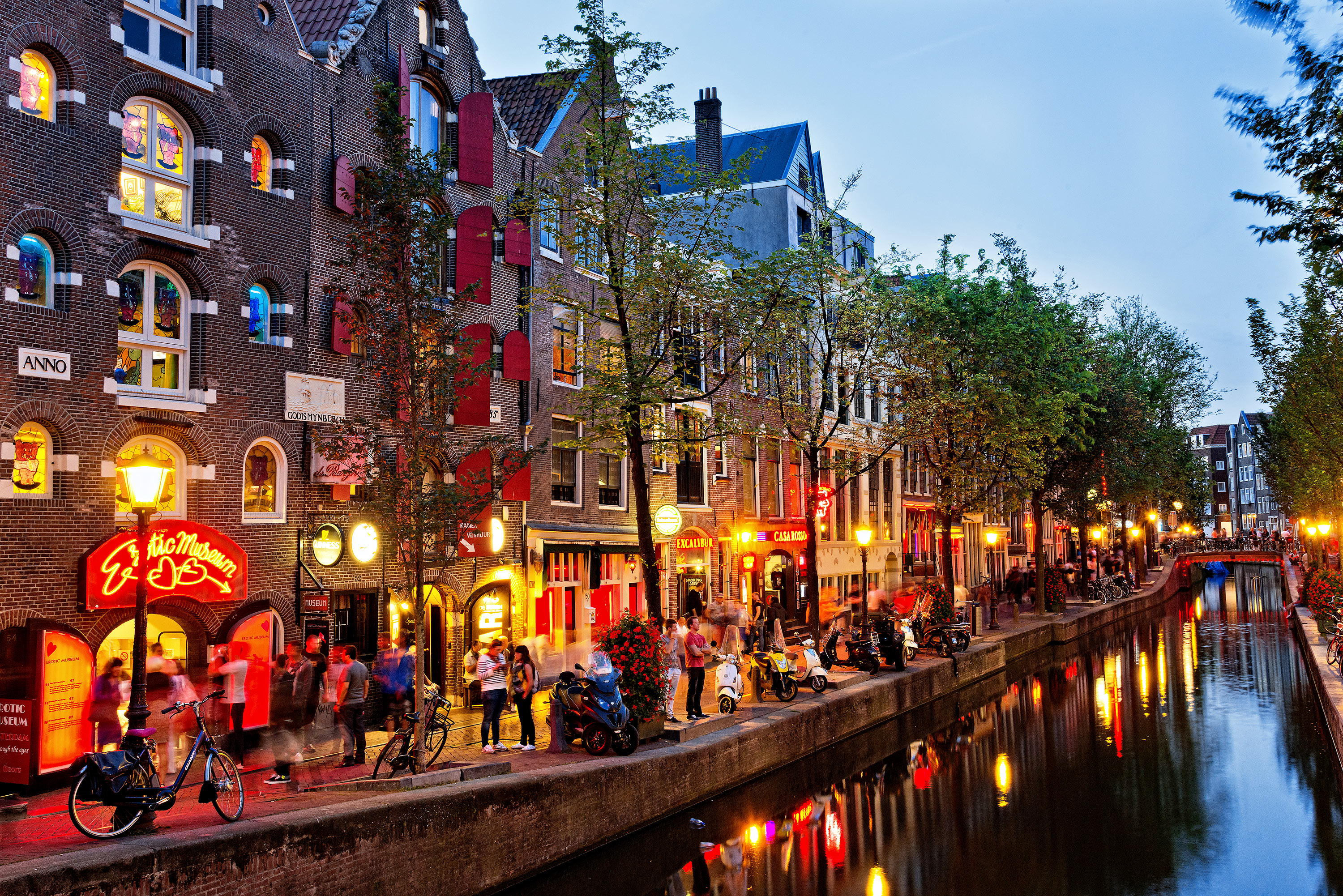 easy places to visit from amsterdam